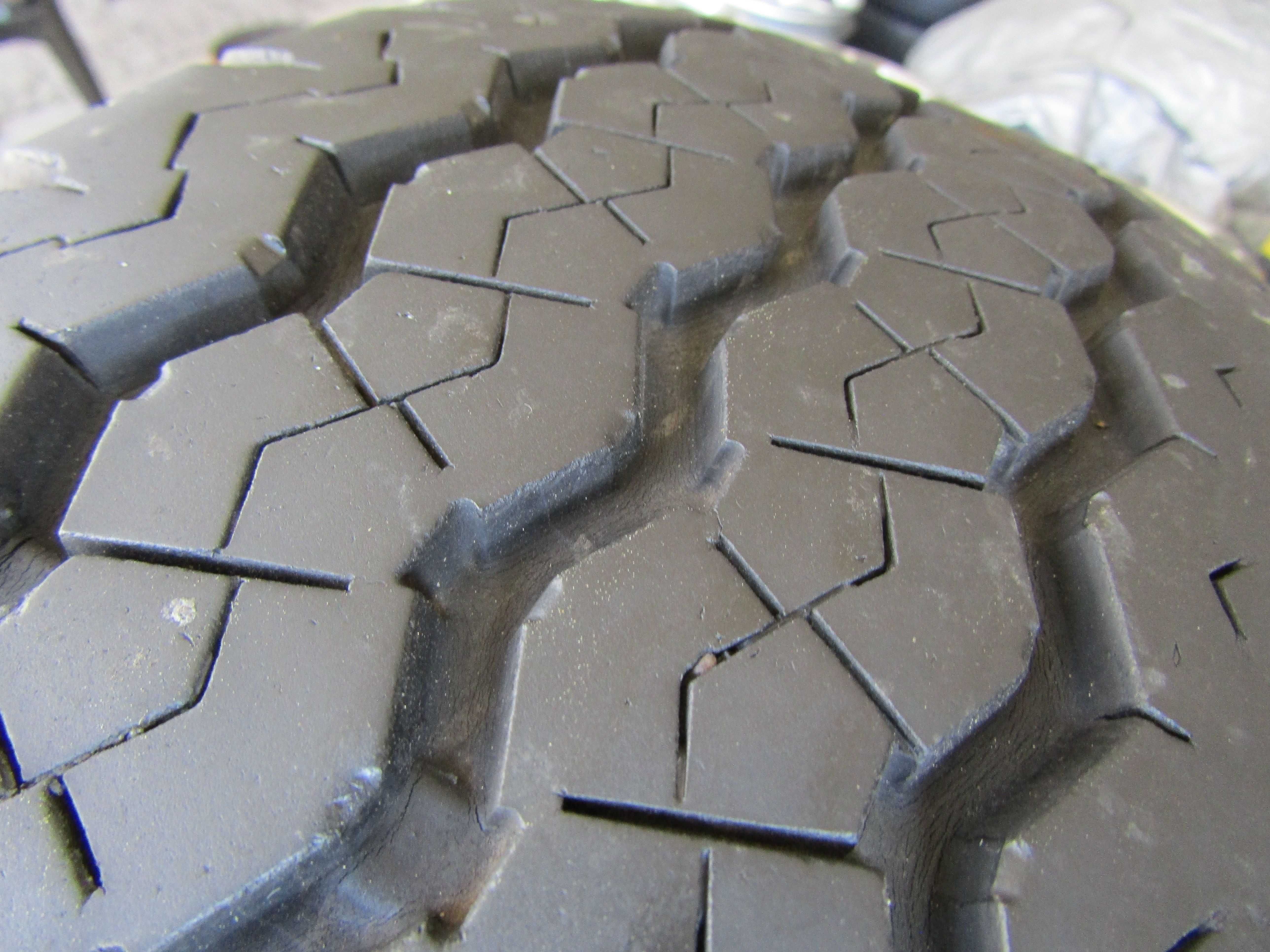 225/70R15C Bridgestone R623 7.5mm 112/110R