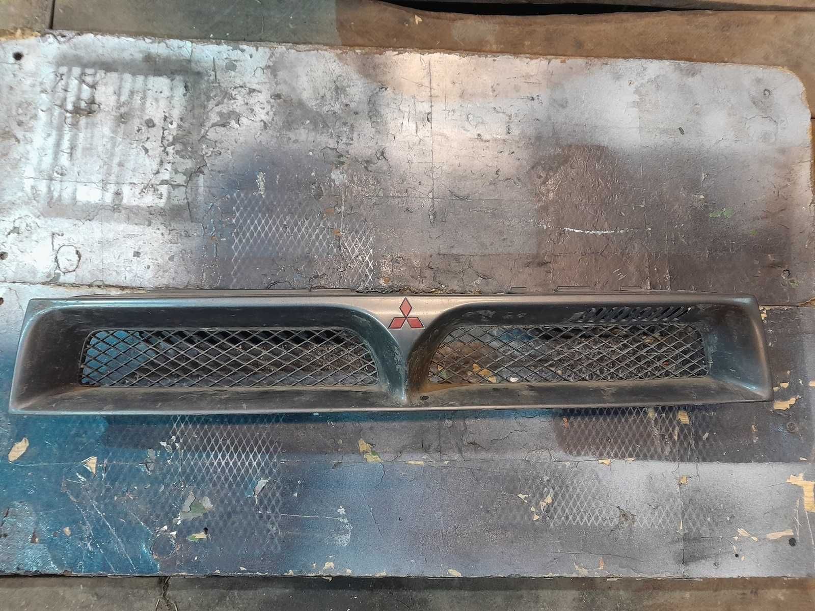 Mitsubishi Galant kombi Grill