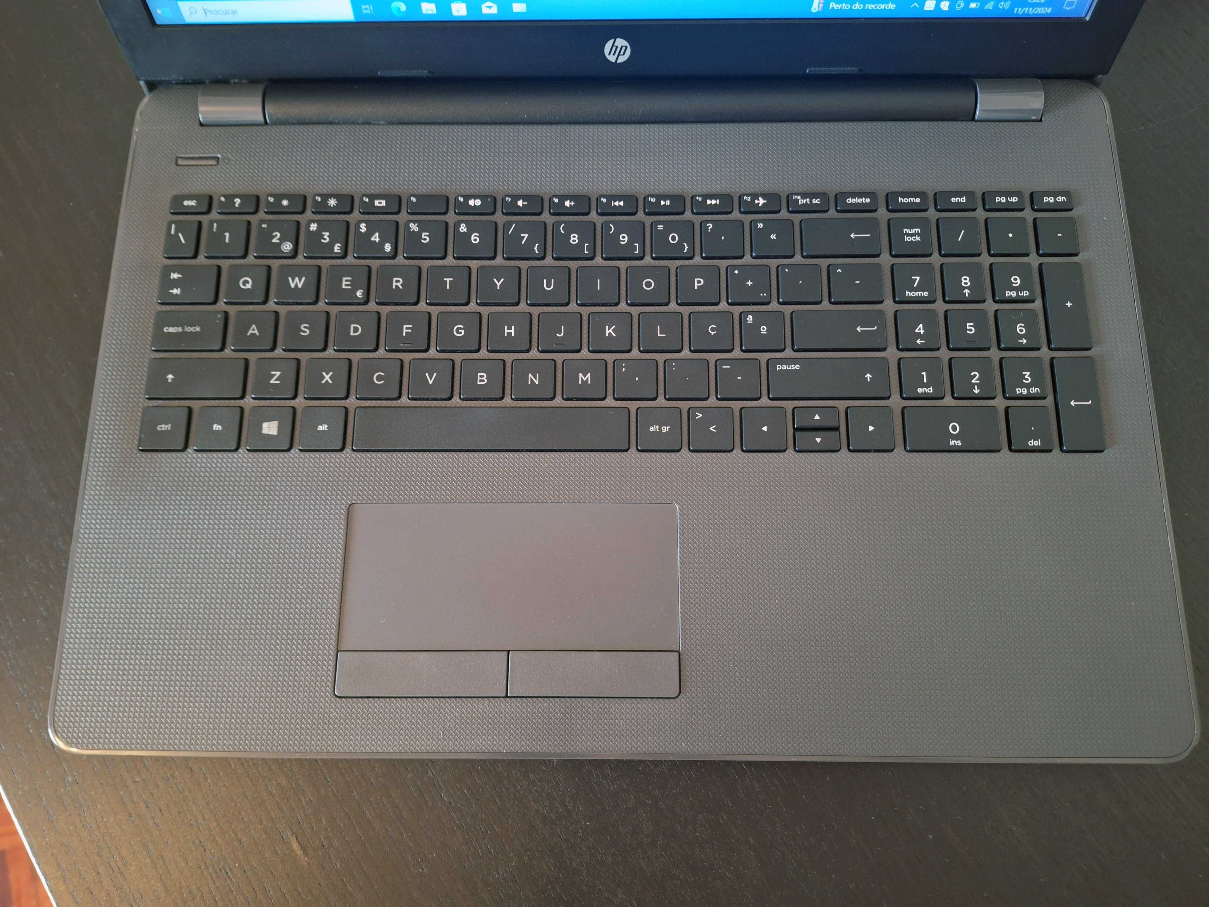 HP 250-G6 CPU Intel i5 7ªG 3.1Ghz SSD, excelente 100% funcional.