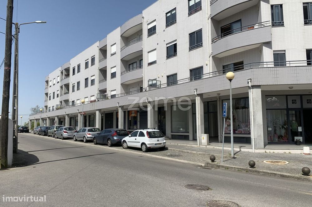 Escritório para arrendamento, em Paços de Brandão, Sta. Maria da Fe...