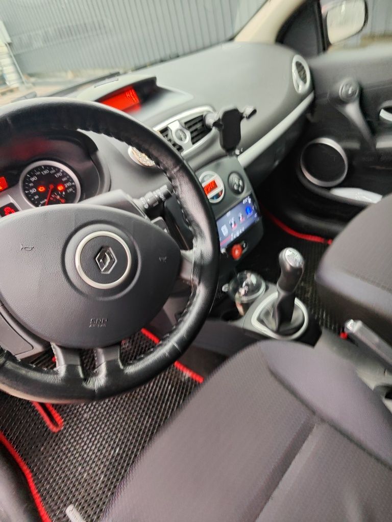 Автомобіль Renault Clio