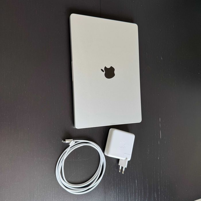 MacBook Pro 14, procesor M1 Pro 10 rdzeni, srebrny, 32GB, 1TB