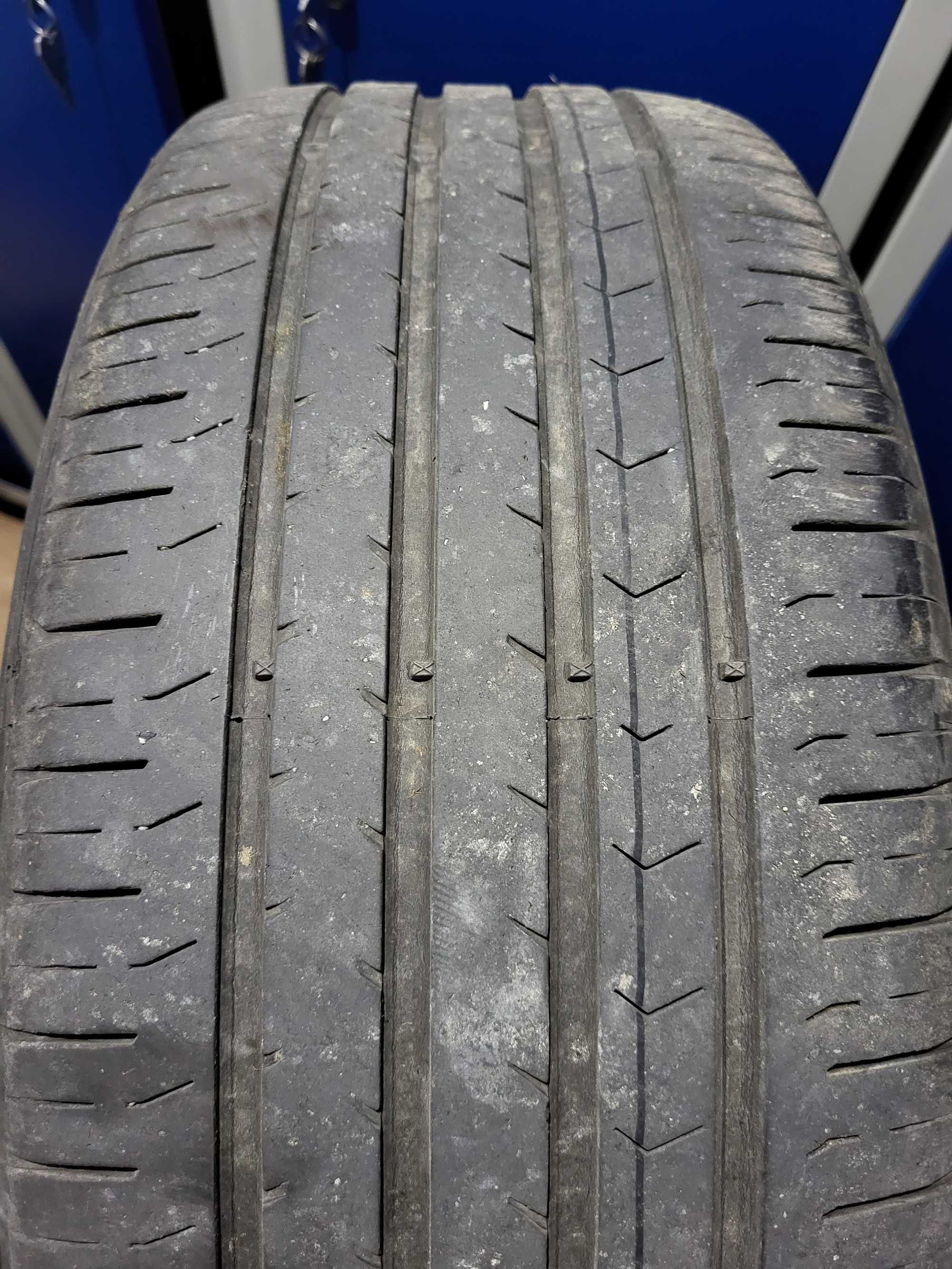 Komplet opon Continental ContiPremiumContact 215/55/R17