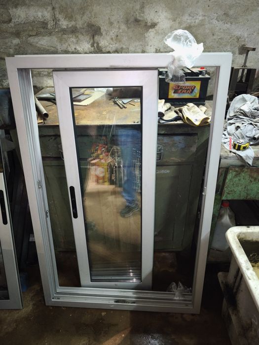 Janela c/ Vidro Duplo em Alumínio.