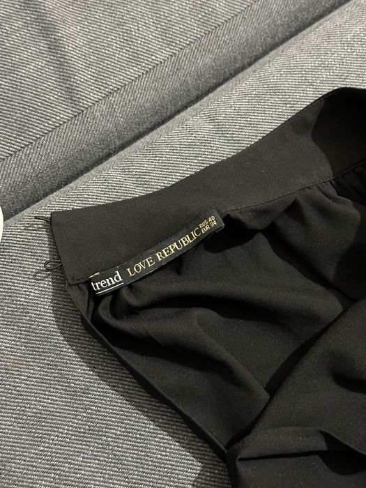 Elegancka czarna bluzka ze srebrnymi aplikacjami, XS-S