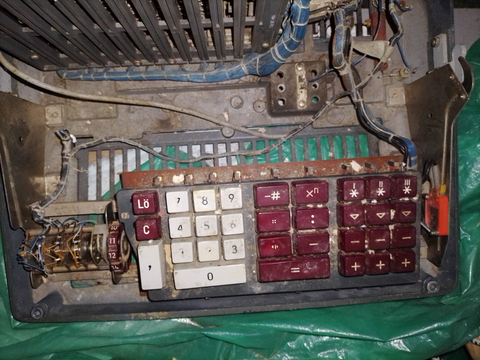 Деталі з калькулятора Soemtron-220 (Зоемтро)