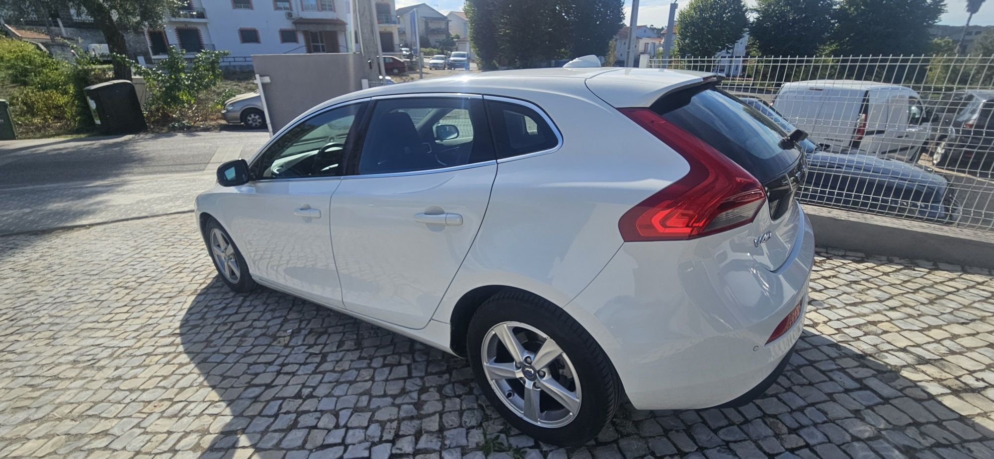 Volvo v40 1.6D 160€/Mês