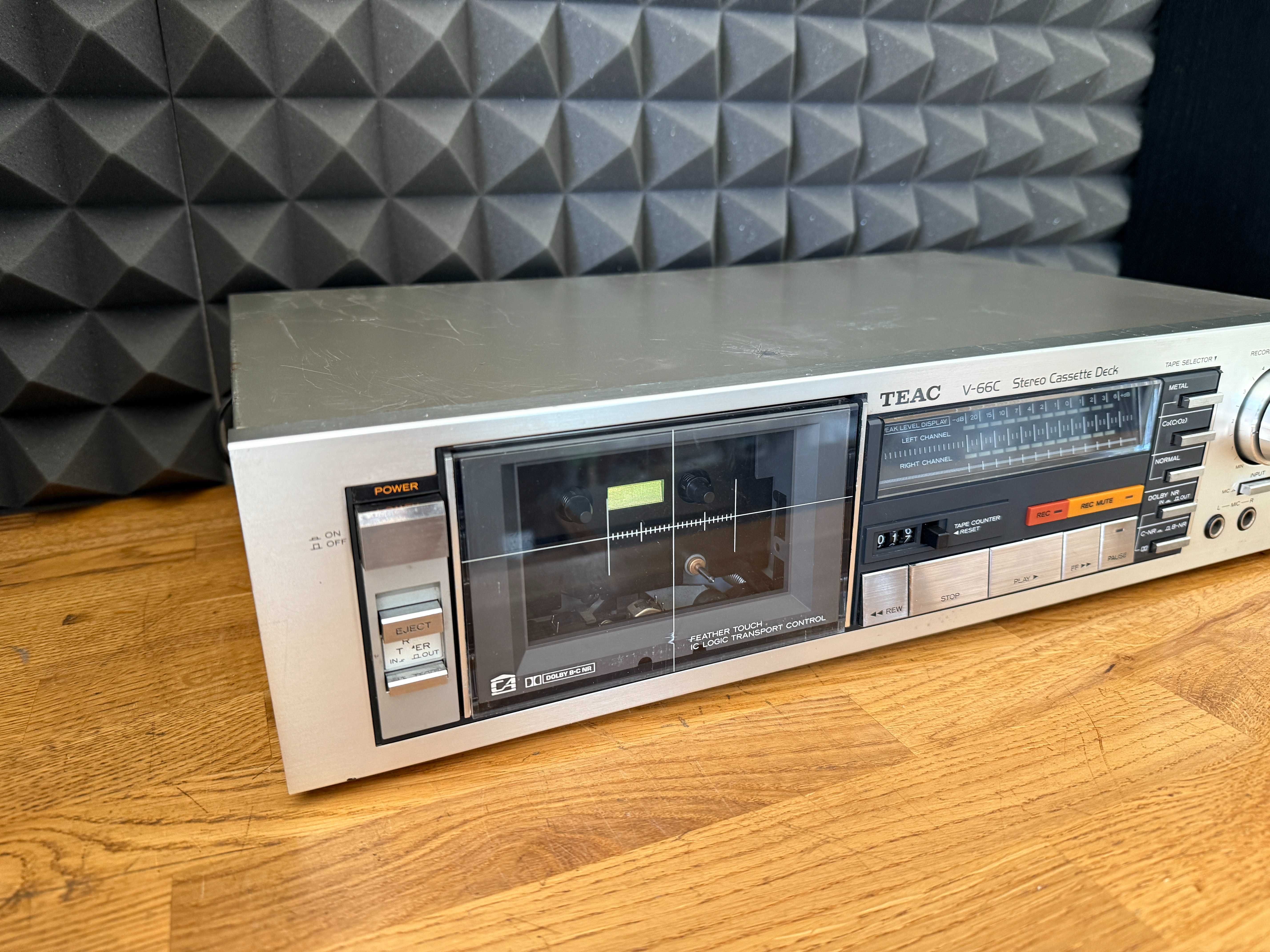Magnetofon TEAC V-66C