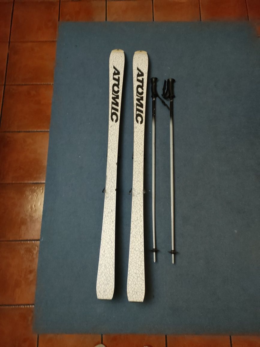 Skis Atomic em bom estado