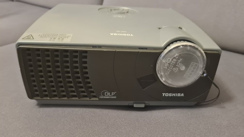Rzutnik projektor Toshiba TDP-S8