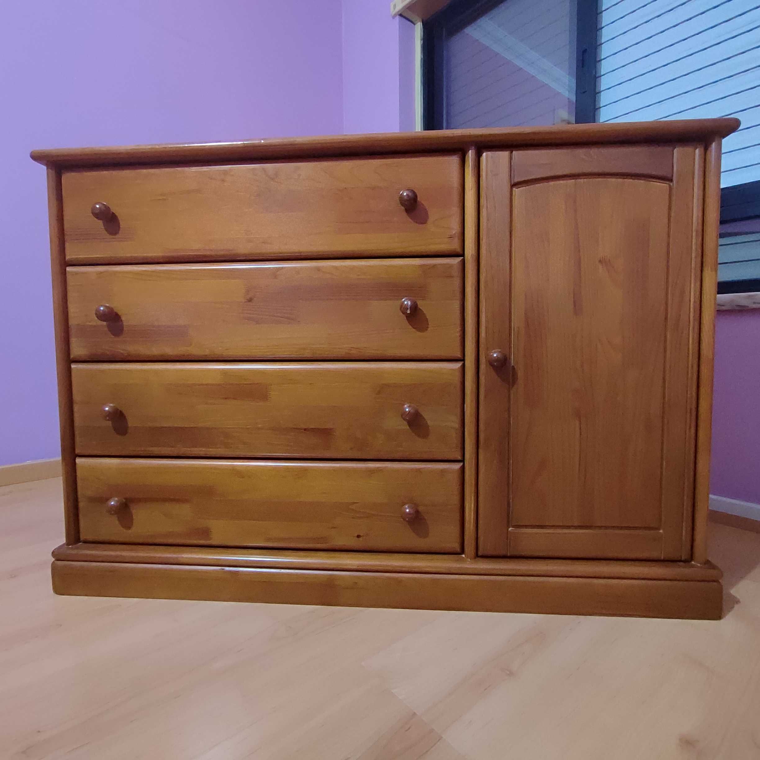 Quarto completo (cama, cómoda e mesas de cabeceira)