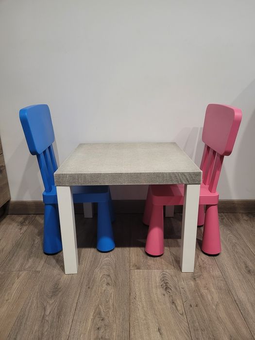 Stan bdb Krzesła dla dzieci Mamut różowe niebieskie stolik biały lack