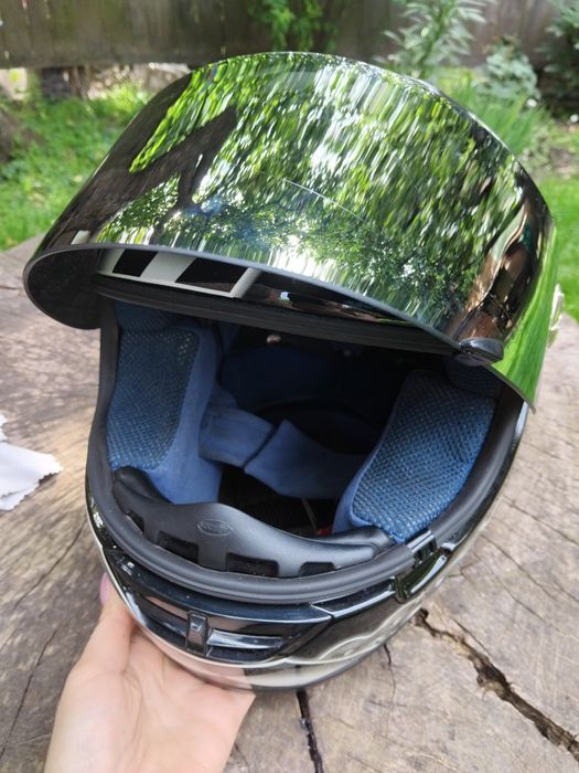 Мотошолом Suomy.