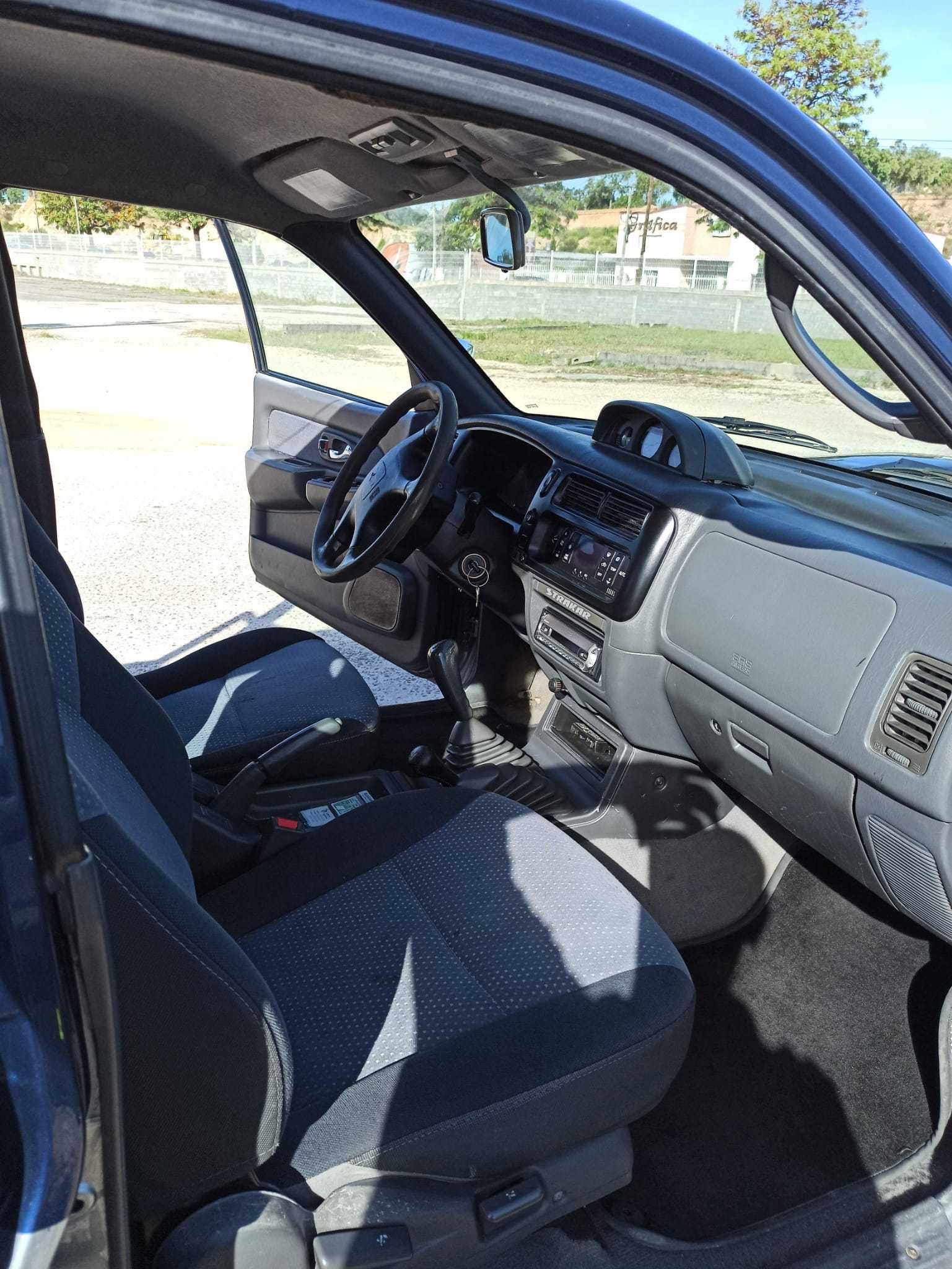 Vende-se Mitsubishi L200 Cabine Dupla  4x4 115 cv pick-up