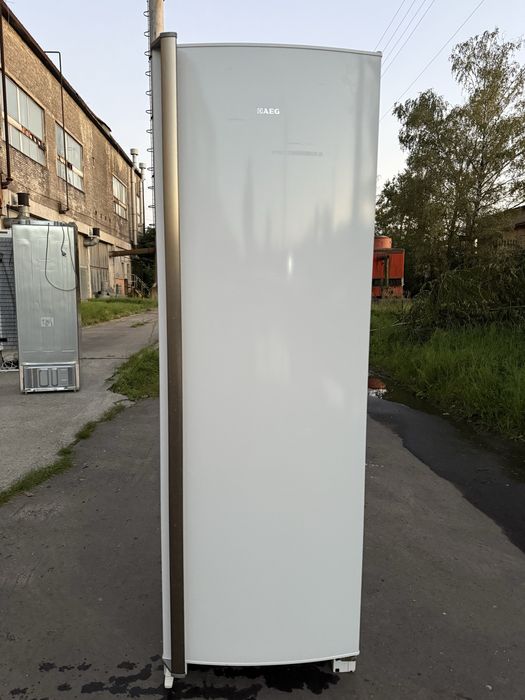 Lodówka AEG S73800KMW0