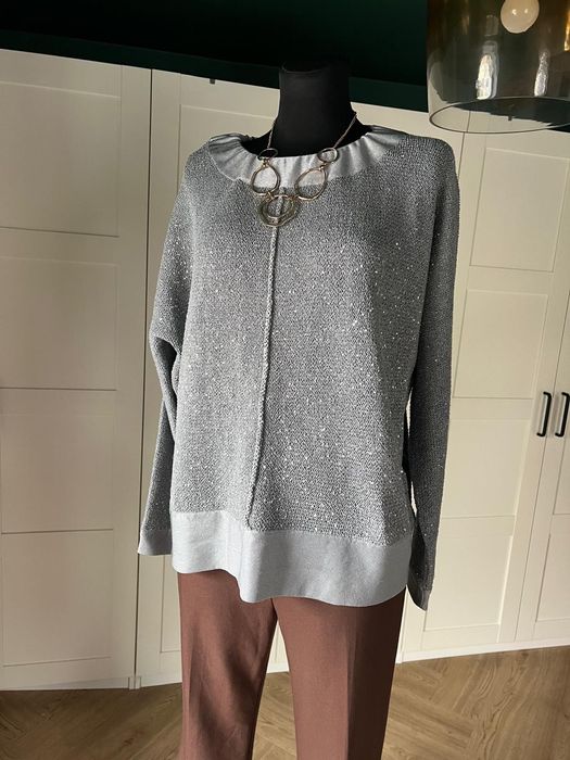 Szary sweter ze srebrnymi cekinami rozmiar 44 XXL marki Monnari