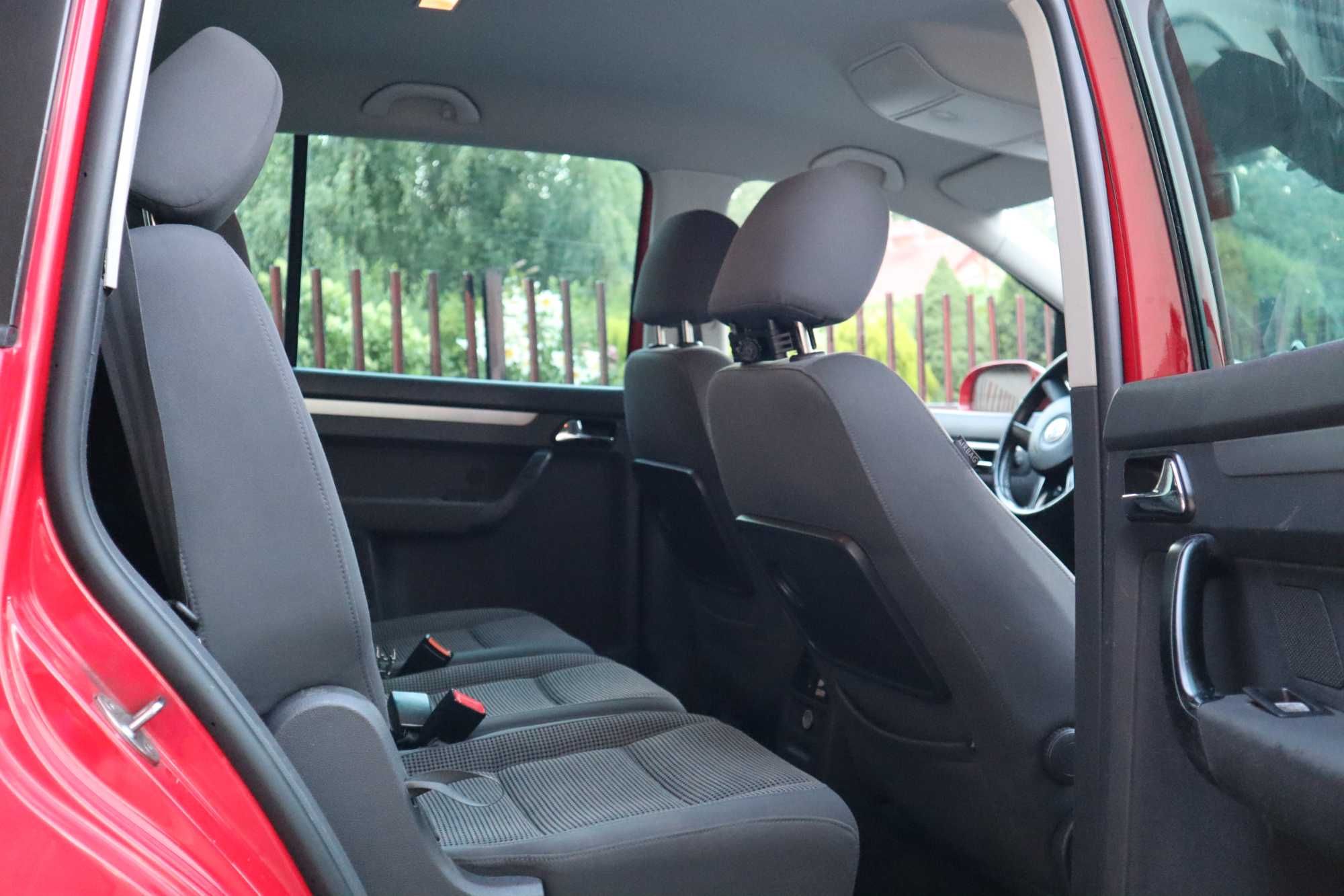 VW Touran Highline 7-osobowy/2.0 MPI/DSG