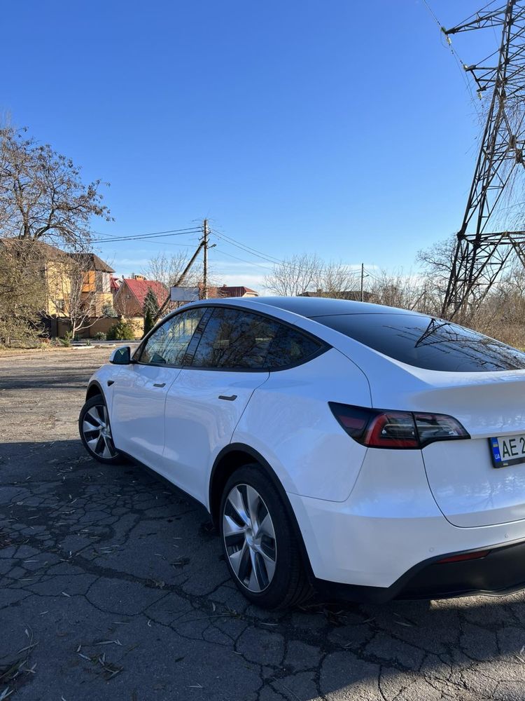 Tesla model y 2021