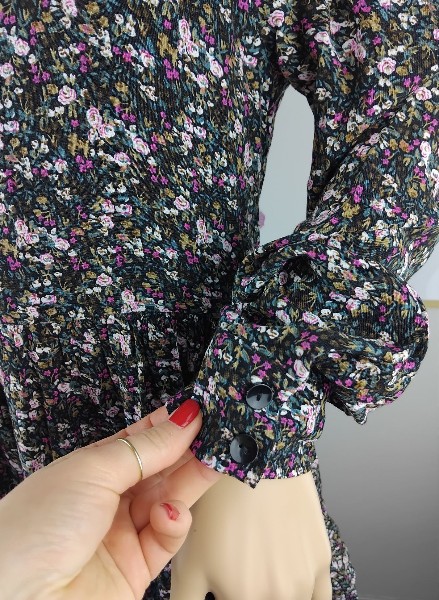 Wiskozowa sukienka w kwiatki answear 100 wiskoza rozkloszowana vintage