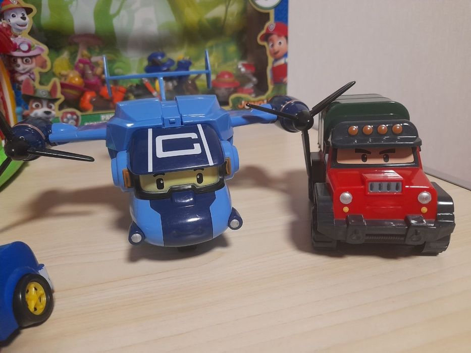 Самолет Кери из мульфильма робокар Поли.