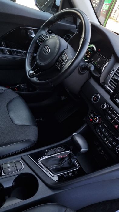 Авто в оренду. Гібрид плагін. Комбі шкіра. Kia Niro 2018