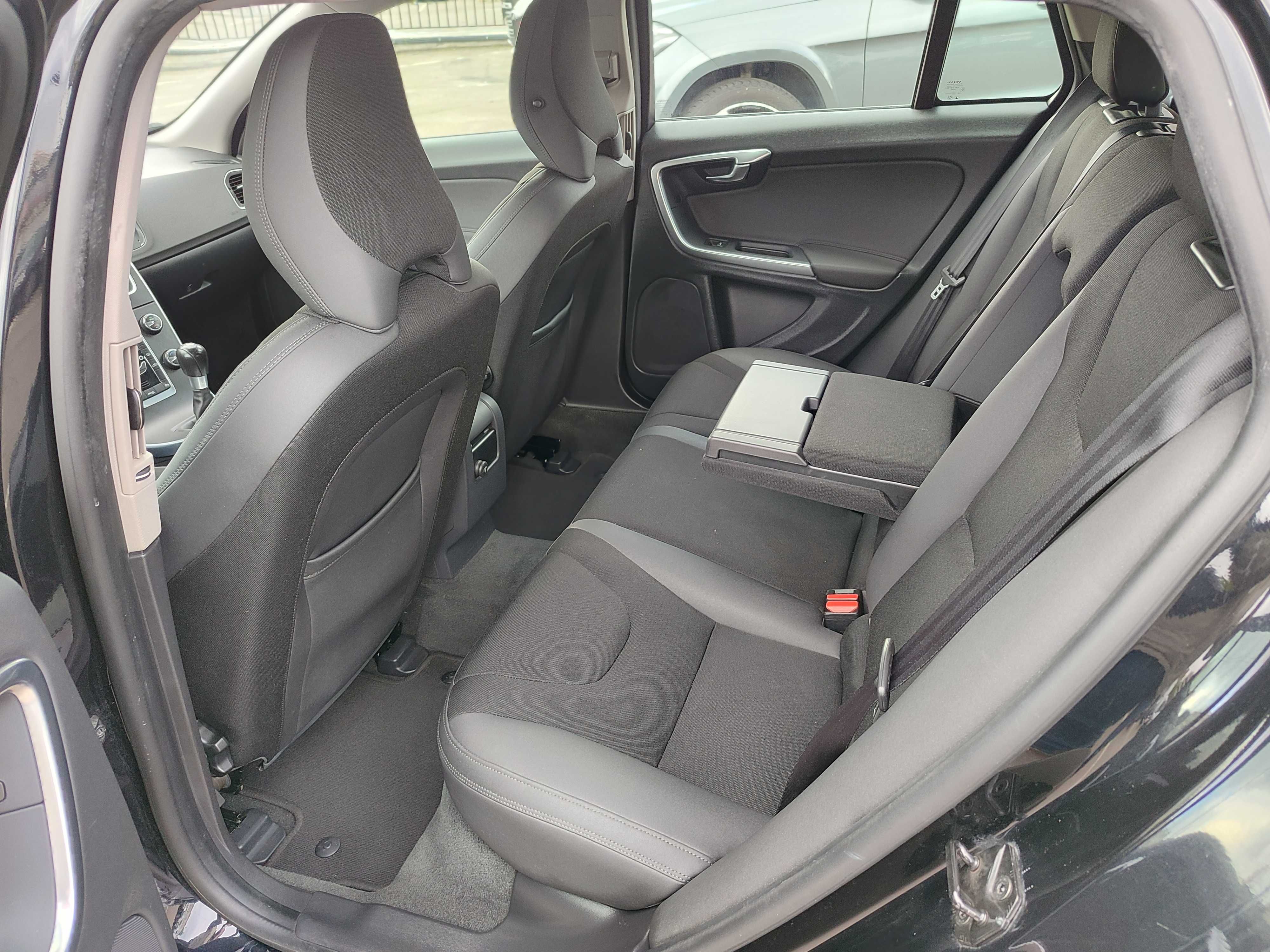 Volvo V60, 2011рік, 1,6л D2 дизель із Швейцарії ВІДЕО