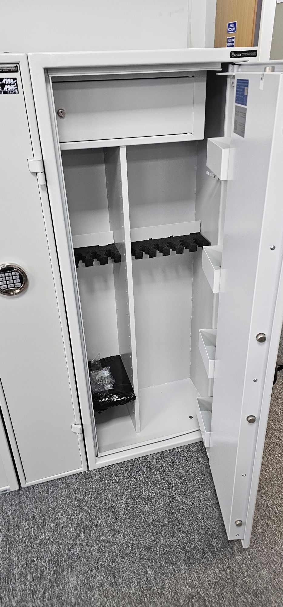Szafa na BROŃ • sejf S1 • szafa myśliwska • zamek ELEKTRONICZNY