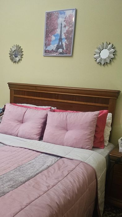 Cama casal, com colchão em excelente estados