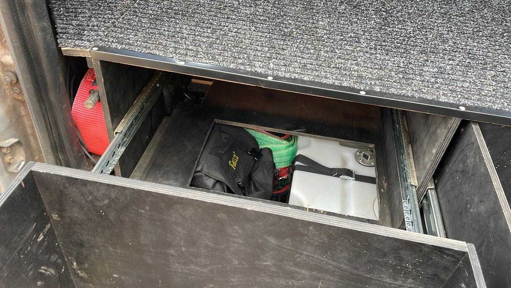 Zabudowa wyprawowa, dwie szuflady z łóżkiem pod Pajero 3 i inne