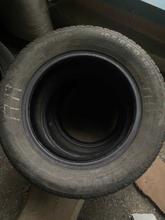 Продам зимну резину б/у. R15.