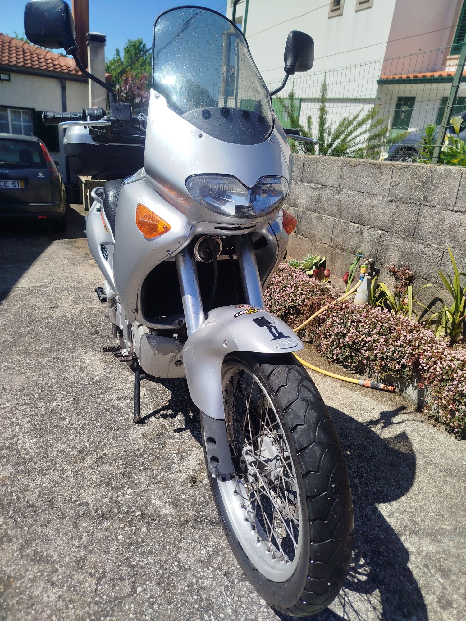 Aprilia Pégaso 650 (pneus novos)