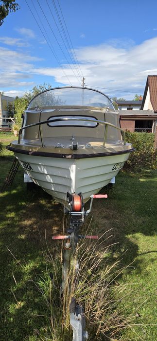 Łódź wędkarska kabinowa