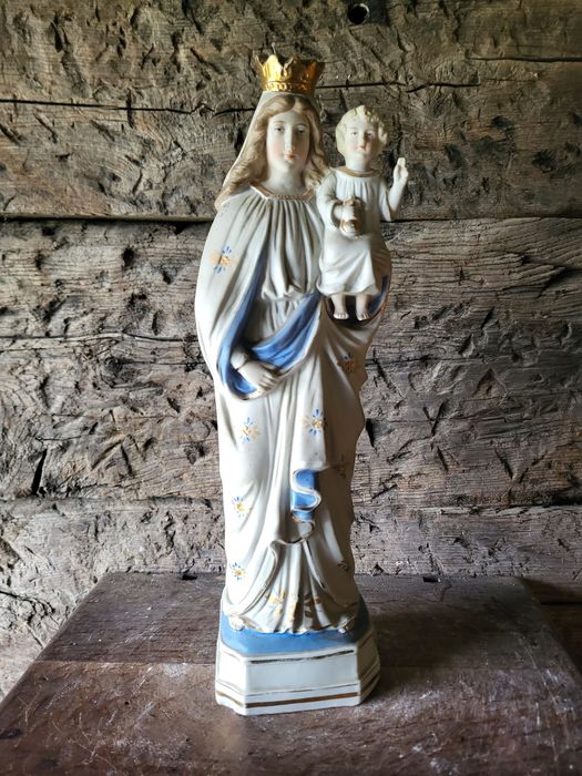 Biskwit Maryja Królowa z porcelany