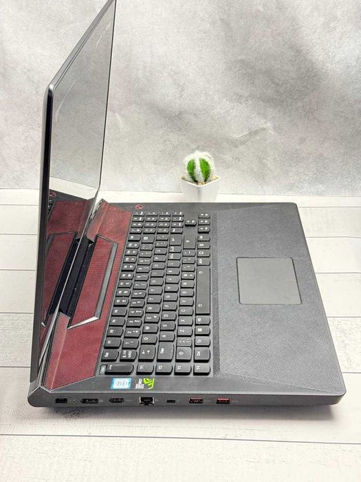 Lenovo  Y910-17ISK i7-6820HK 32ram GTX 1070 8gb NvmE 512gb 1tb hdd