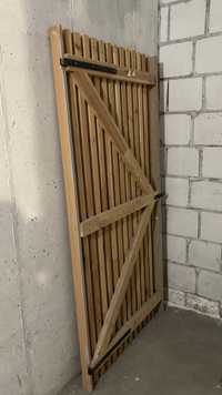 Drzwi drewniane do piwnicy, mocne, solidne, ciezkie