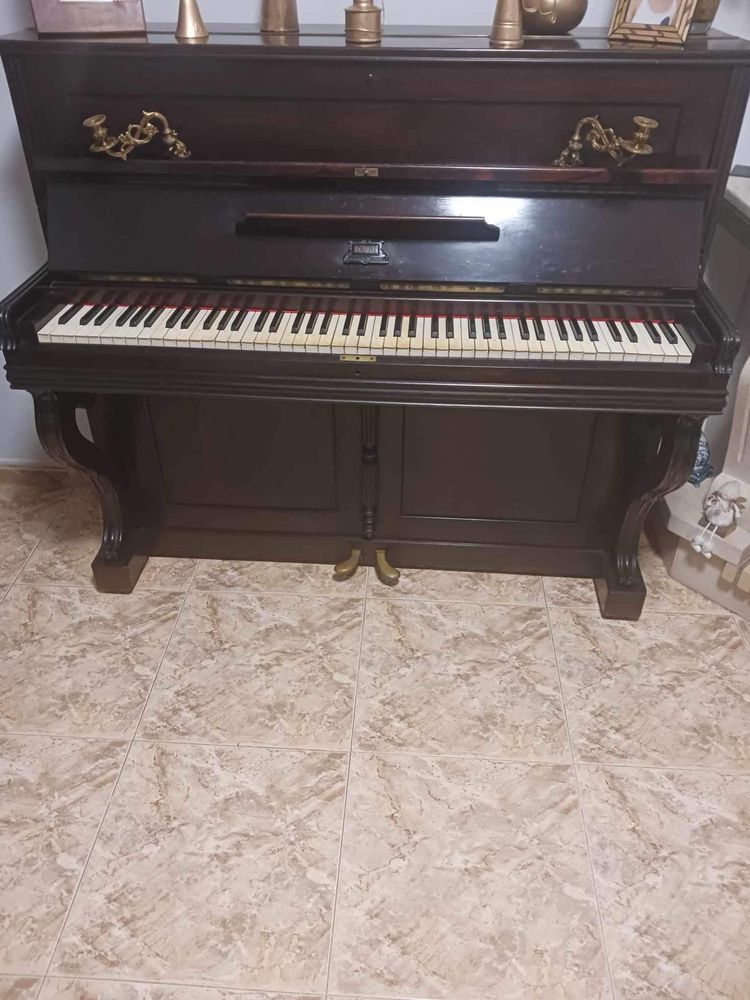 Piano básico antigo