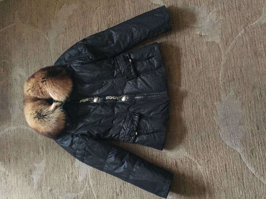 Kurtka z pięknym kołnierzem z lisa