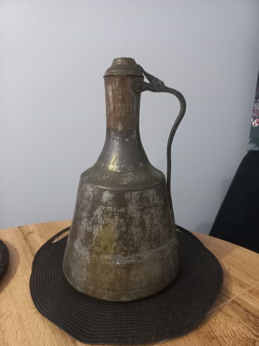 Stary dzban miedziany