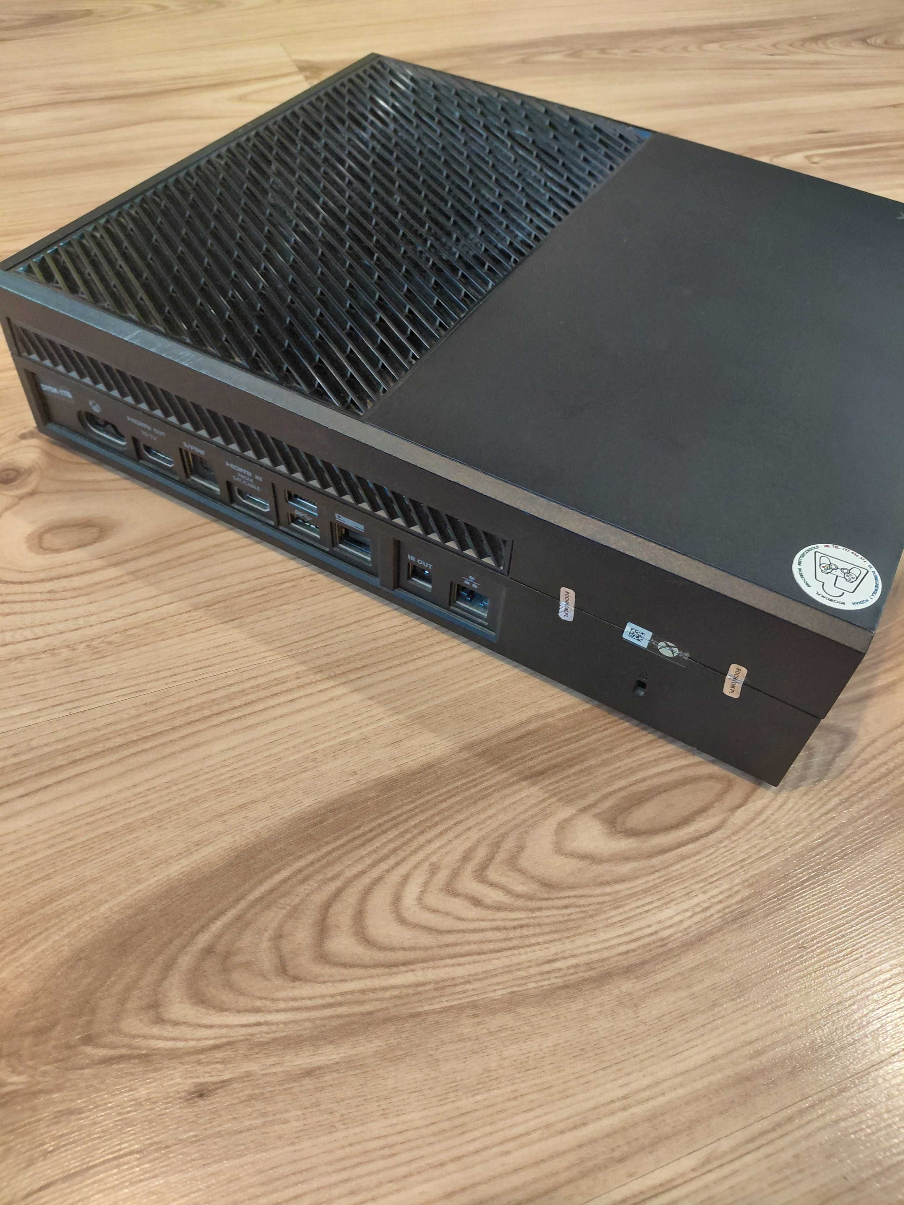 Xbox One 1TB, 2 pady z ładowarką, 3 gry