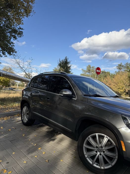 Продам на Volkswagen Tiguan  2016 год полная комплектация
