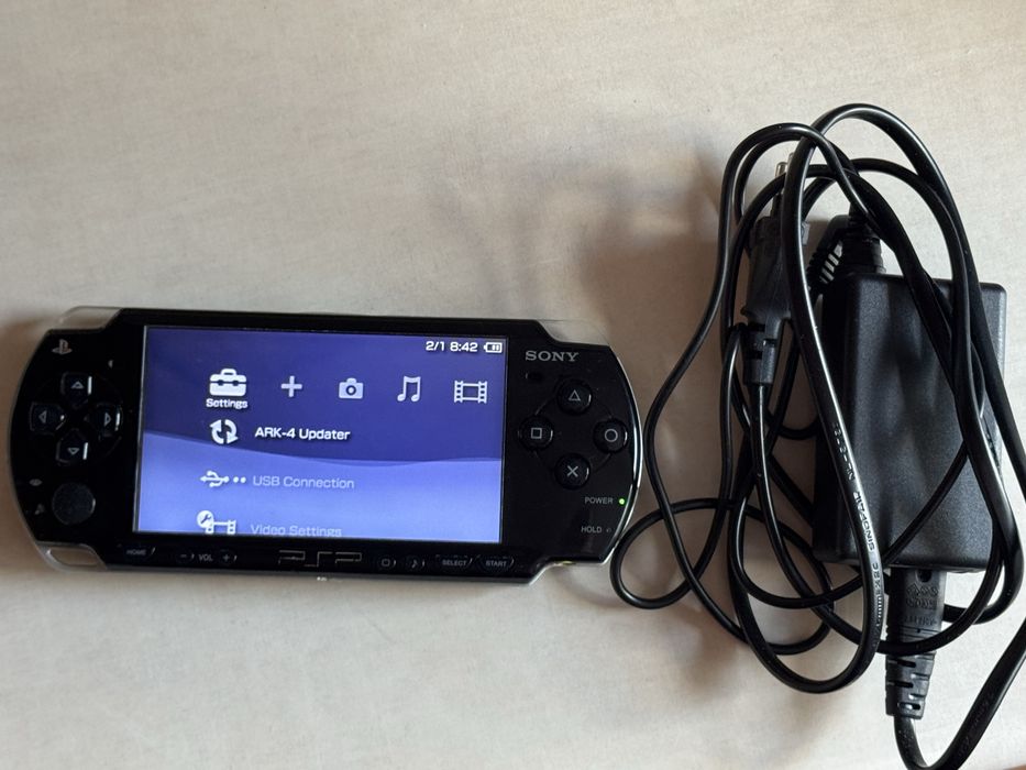 Sony PSP 2004 Black, przerobiona ARK-4, nowa bateria 2400, karta  32GB