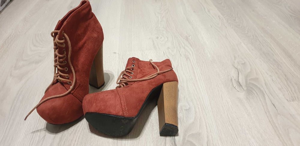 Botins de salto em camurça n°36