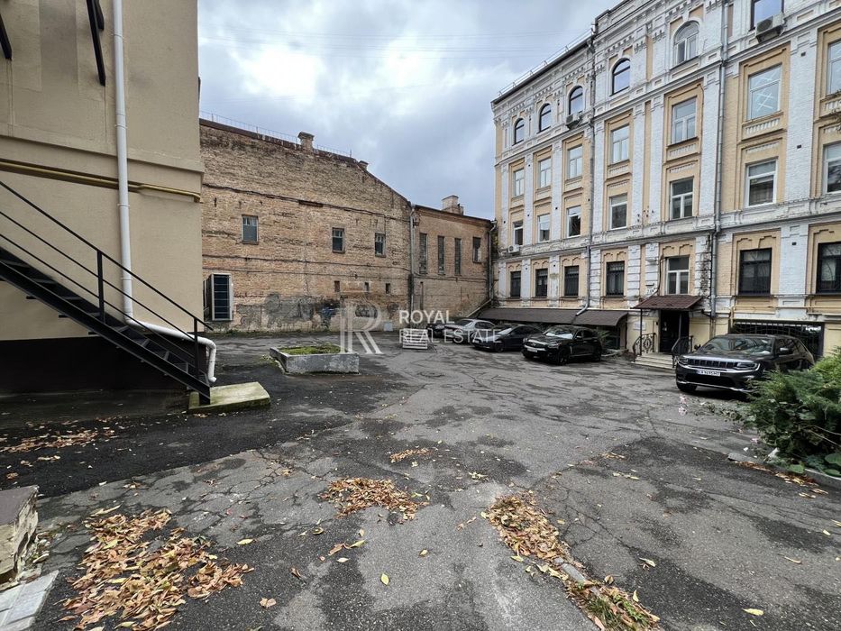 Оренда ОСЗ Офіс 814 м.кв вул. Івана Франка 26 ФАСАД Центр Парковка