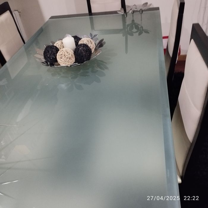 Mesa em vidro com 6 cadeiras