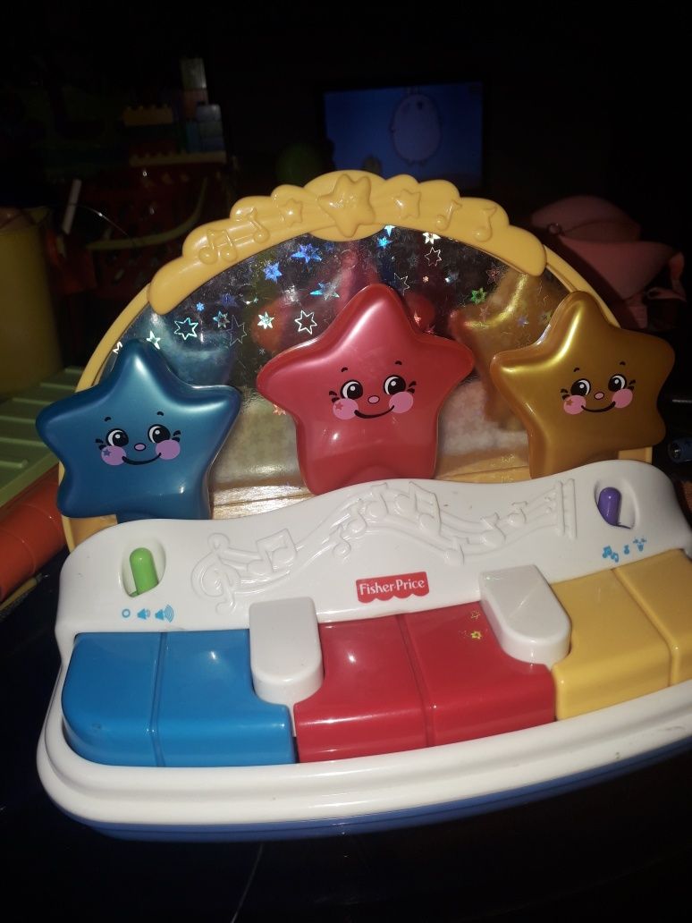 Brinquedos de música a funcionar Fisher Price e Chicco