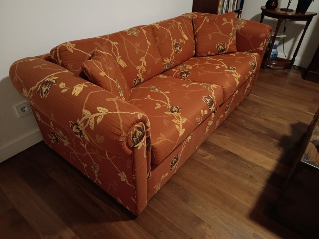 Sofá cama impecável