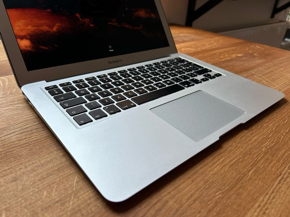 MacBook Air 13,3” 1,6GHz i5 4GB/128GB GRATISY!