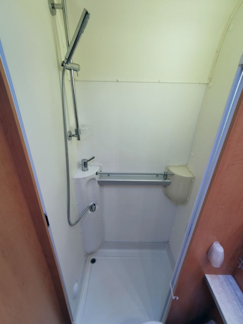 Wynajem kamper HYMER integra, Sierpień bez limitu kilometrów 4-osobowy