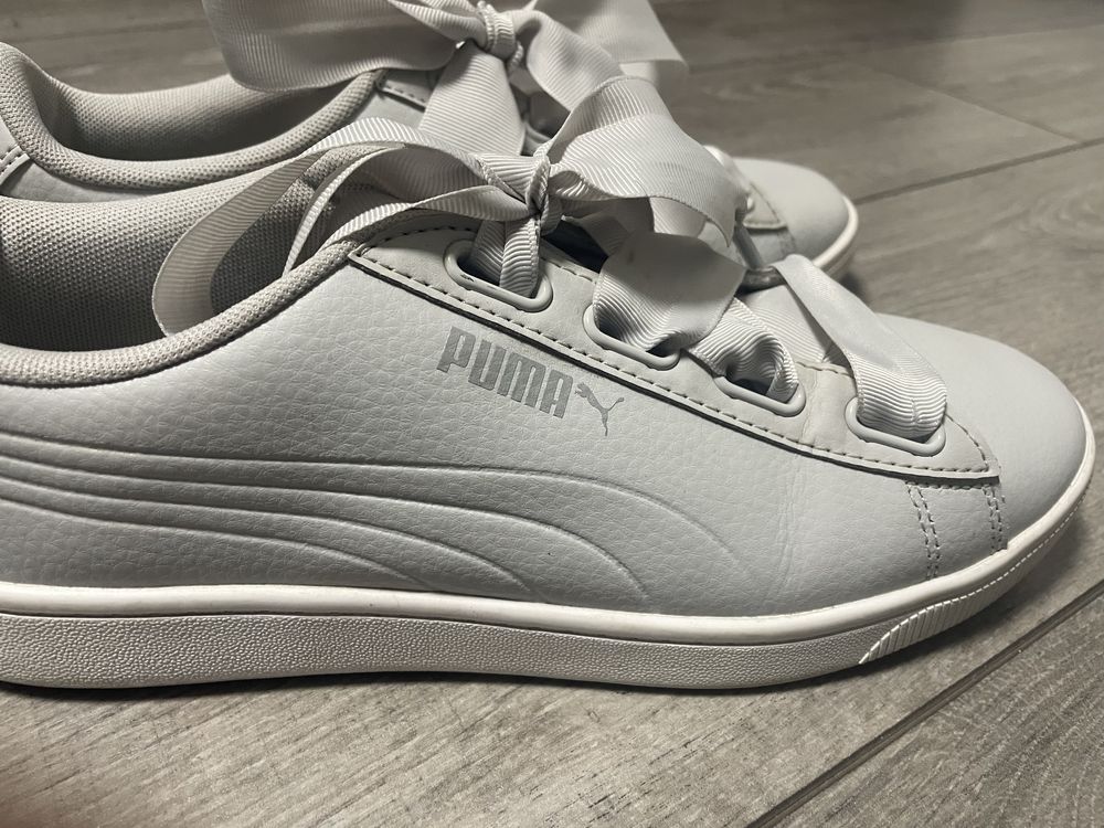 Кросівки Puma Vikky v2 Ribbon Core сірі 40 розмір