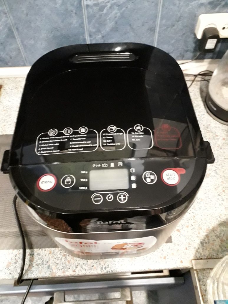 Хлебопечь Tefal продам 3000